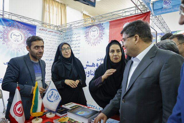 حضور معاونت پژوهشی جهاددانشگاهی واحد چهارمحال و بختیاری در نمایشگاه دستاوردهای پژوهش‌، فناوری و فن‌بازار استان
